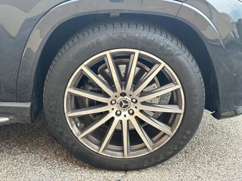 Used 2025 Mercedes-Benz GLS 580 4MATIC image 4