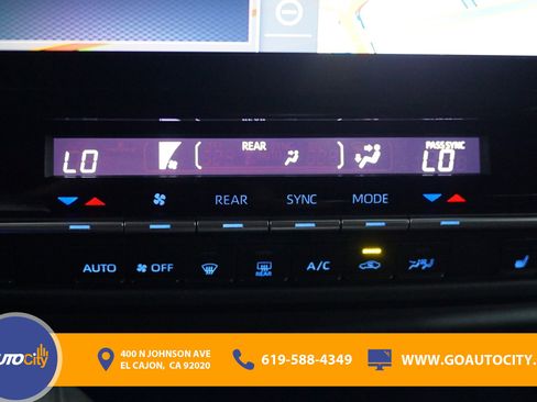 Used 2021 Toyota Sienna XSE FWD image 26