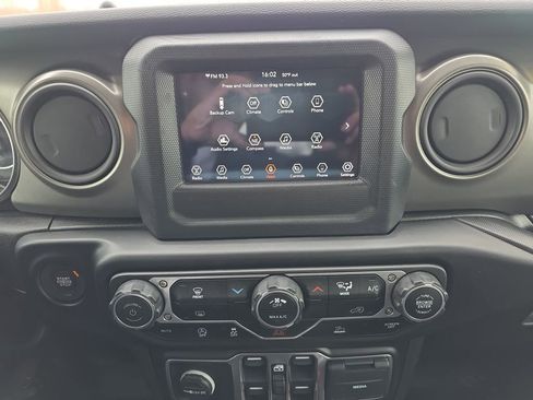 Used 2023 Jeep Wrangler Unlimited Sport AWD/4WD image 21