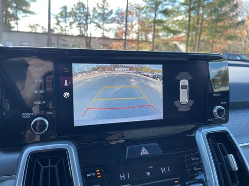 Certified 2022 Kia Sorento SX image 11