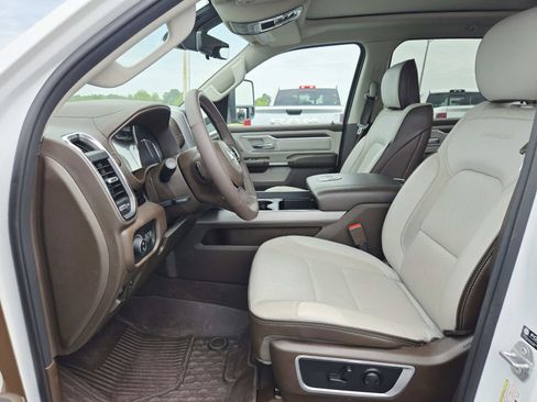 Used 2025 RAM 1500 Laramie w/ Advanced Safety Group II AWD/4WD image 13