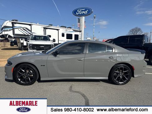 Used 2023 Dodge Charger R/T w/ Blacktop Package image 7