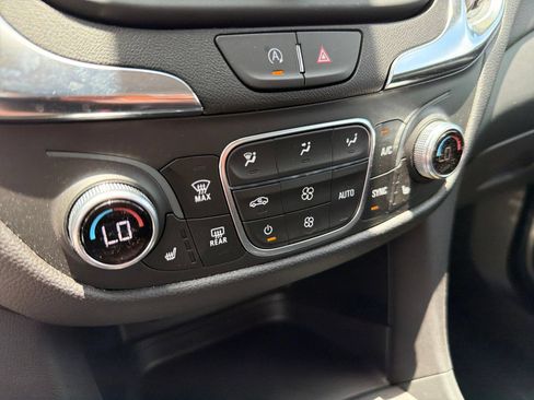 Used 2024 Chevrolet Equinox LT FWD image 22