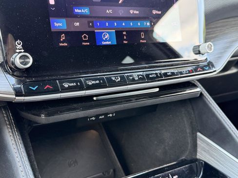 Used 2024 Jeep Wagoneer L Series II w/ Flexible Seating Group RWD image 25