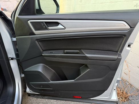 Used 2018 Volkswagen Atlas SE image 25