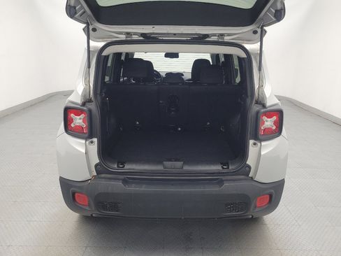 Used 2018 Jeep Renegade Latitude w/ Popular Equipment Group FWD image 29