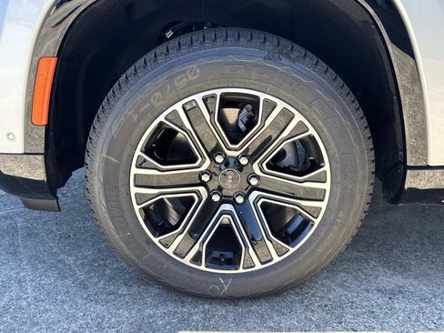 New 2026 Jeep Grand Wagoneer L 4x4 4WD w/ 8-Passenger Seating Package image 3