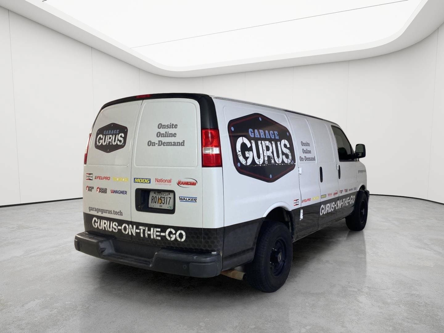Used 2018 Chevrolet Express 2500 w/ Driver Convenience Package RWD image 6