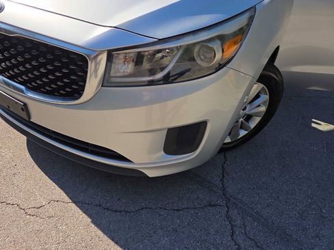 Used 2016 Kia Sedona LX w/ LX Convenience Package FWD image 12