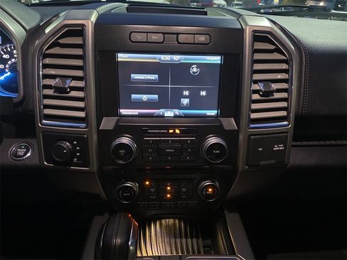 Used 2015 Ford F150 Platinum w/ Equipment Group 701A Luxury image 19