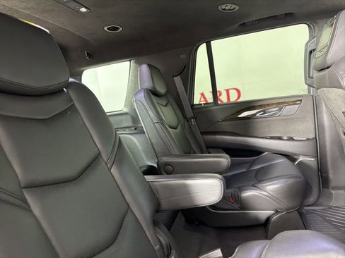 Used 2018 Cadillac Escalade Platinum AWD/4WD image 18