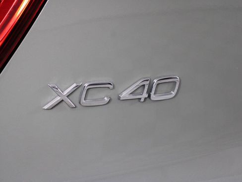 Certified 2025 Volvo XC40 B5 Plus image 19