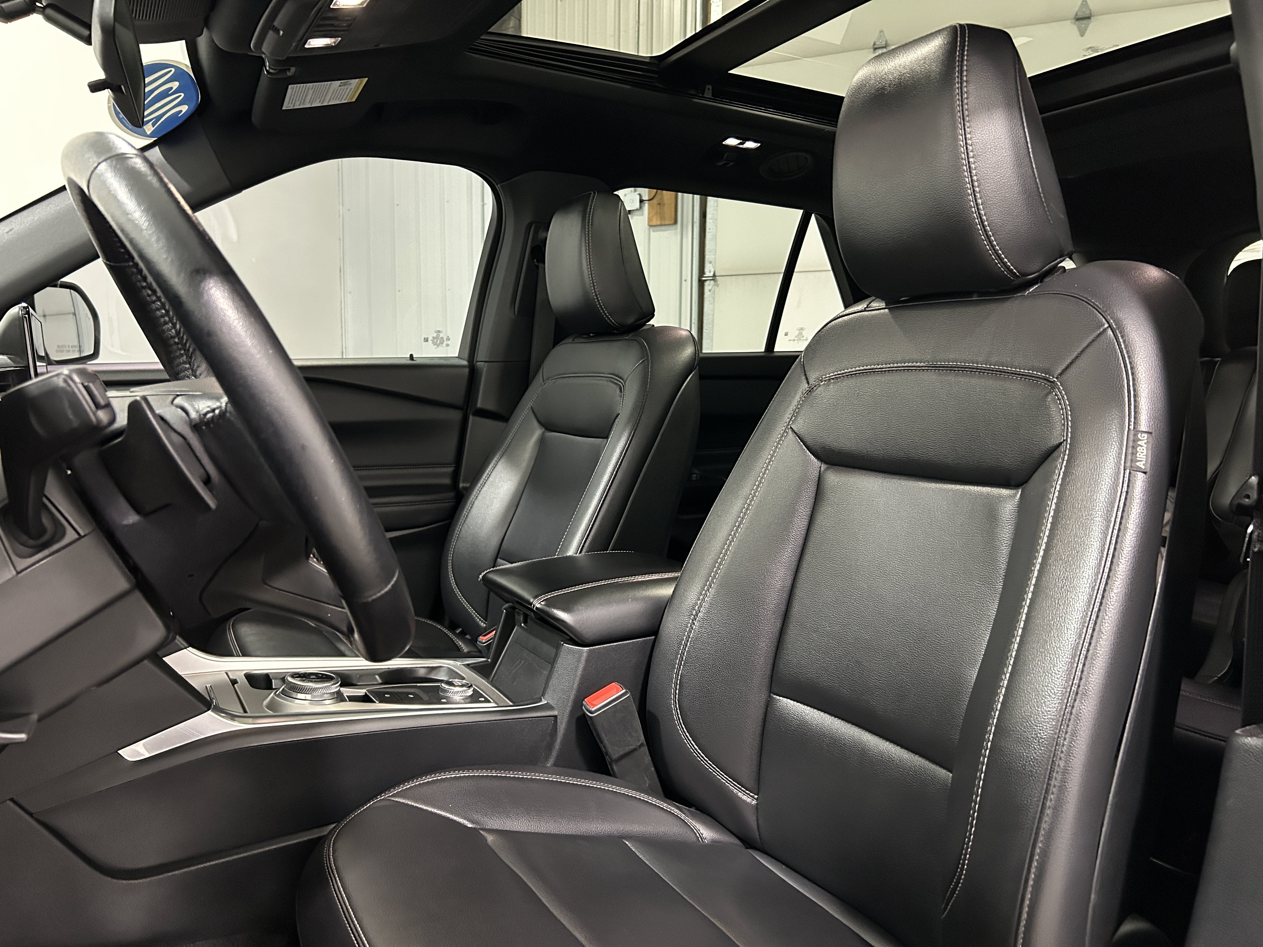 Used 2020 Ford Explorer XLT w/ Equipment Group 202A AWD/4WD image 25