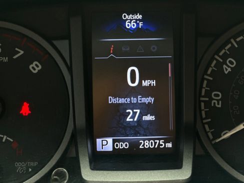 Used 2022 Toyota Tacoma TRD Off-Road w/ Technology Package RWD image 19
