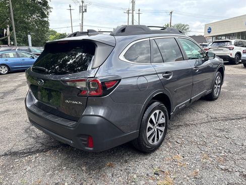 Used 2022 Subaru Outback Premium image 8