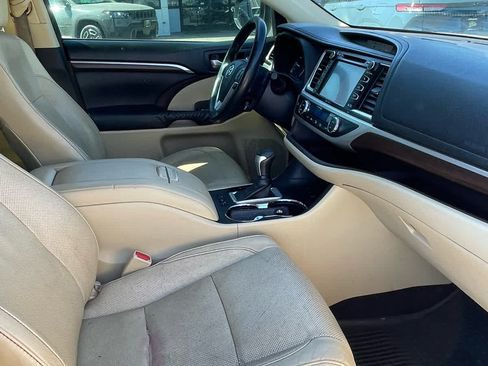 Used 2015 Toyota Highlander Limited Platinum AWD/4WD image 24