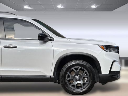 Certified 2025 Honda Pilot TrailSport image 35