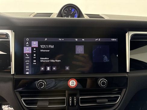 Certified 2024 Porsche Macan AWD/4WD image 28