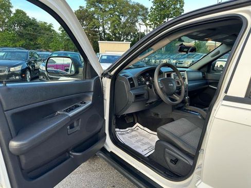 Used 2008 Jeep Grand Cherokee Laredo AWD/4WD image 11