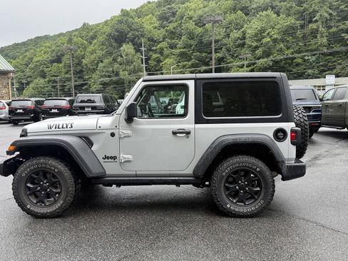 Used 2022 Jeep Wrangler Sport AWD/4WD image 8