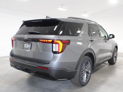 New 2026 Ford Explorer ST-Line w/ ST-Line Street Pack image 8