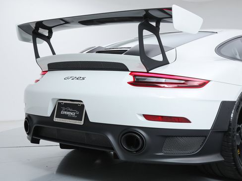 Used 2018 Porsche 911 GT2 RS image 18