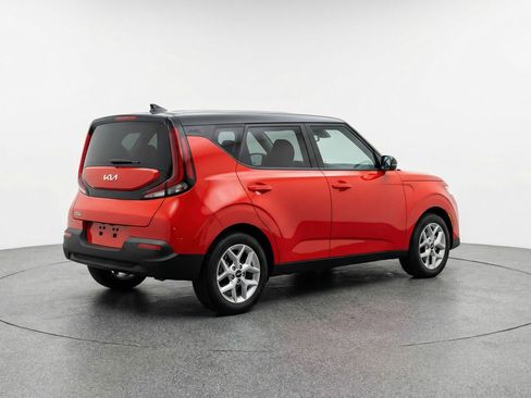 Used 2025 Kia Soul LX w/ LX Technology Package FWD image 7