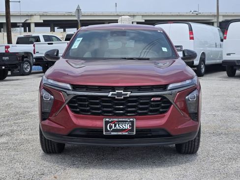 Used 2024 Chevrolet Trax RS FWD image 2