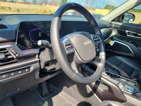 Used 2025 Kia Telluride S image 19