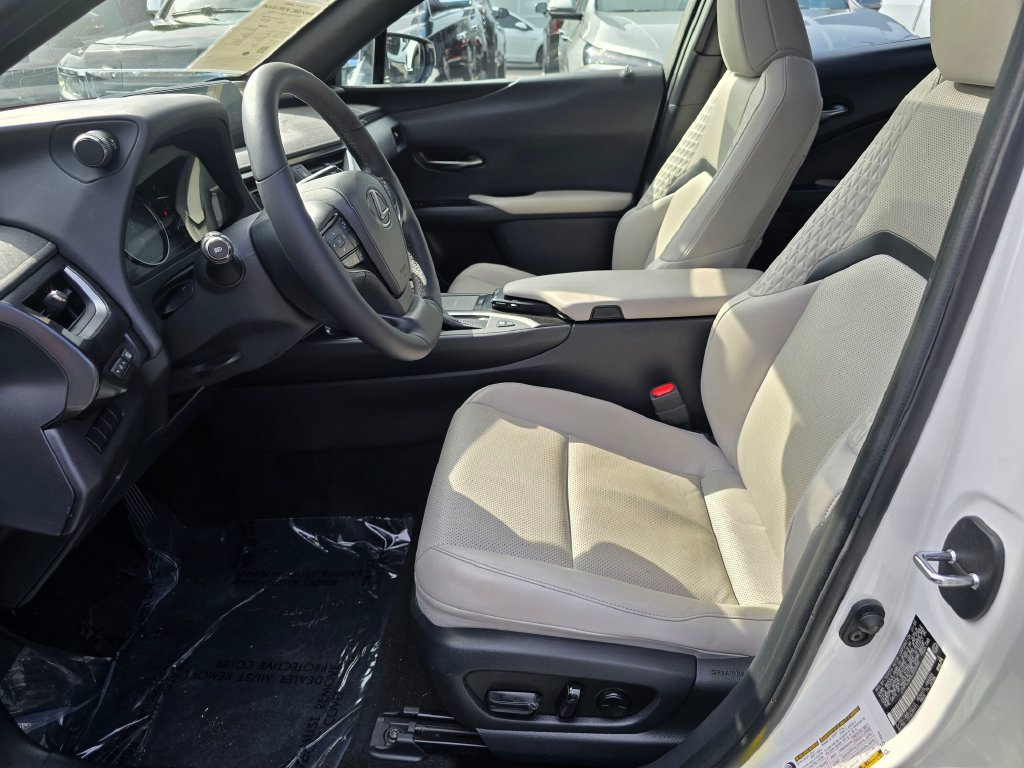 Used 2020 Lexus UX 250h w/ Premium Package AWD/4WD image 20