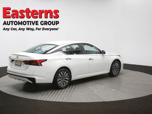Used 2025 Nissan Altima 2.5 SV FWD image 40
