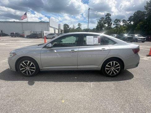 Used 2025 Volkswagen Jetta SE FWD image 5
