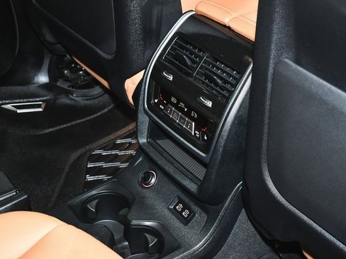 Used 2023 BMW X7 xDrive40i w/ Executive Package image 75