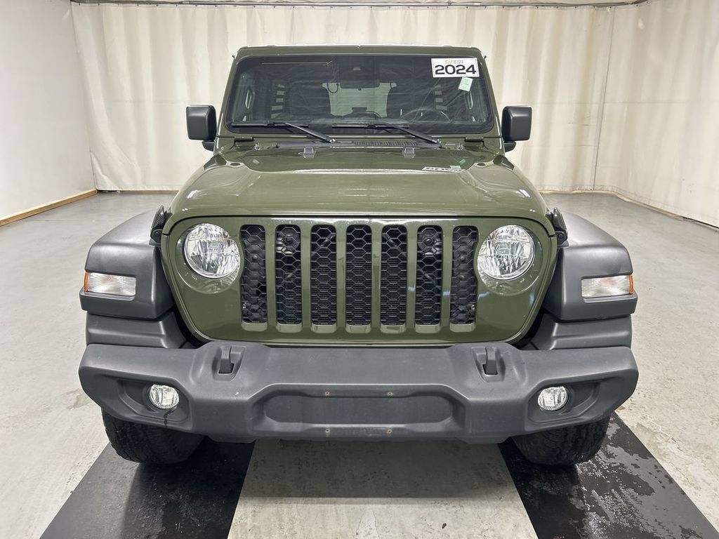 Used 2024 Jeep Wrangler Unlimited Sport AWD/4WD image 3