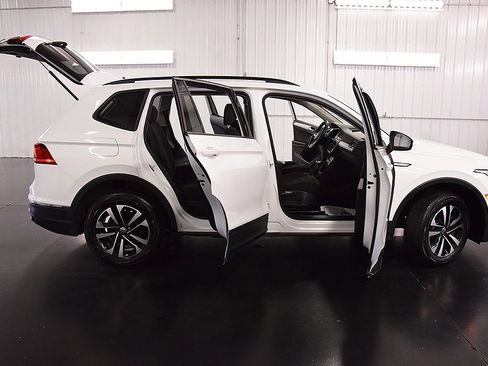 Used 2022 Volkswagen Tiguan S image 33