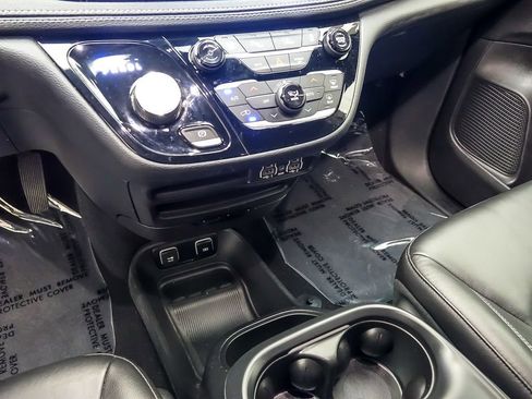 Used 2021 Chrysler Pacifica Touring-L w/ S Appearance Package image 20