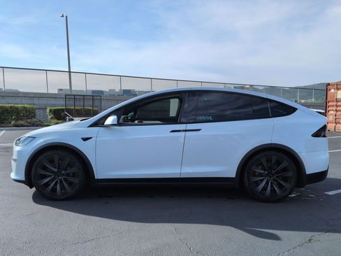 Used 2024 Tesla Model X image 7