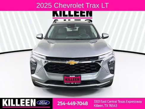 Used 2025 Chevrolet Trax LT w/ LT Convenience Package FWD image 2