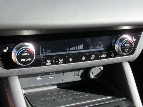 New 2026 Mitsubishi Outlander SE image 18