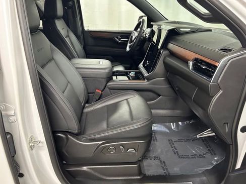 Used 2025 GMC Yukon Denali w/ Denali Reserve Package AWD/4WD image 13