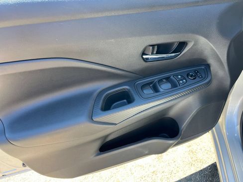 Used 2025 Nissan Versa SV FWD image 18