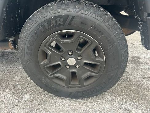 Used 2013 Jeep Wrangler Unlimited Rubicon w/ Dual Top Group image 6