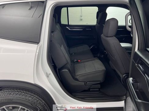 Used 2025 GMC Acadia Elevation image 40