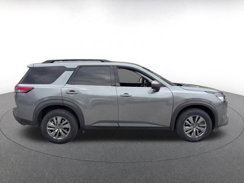 Used 2025 Nissan Pathfinder SV AWD/4WD image 16
