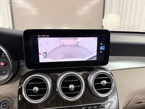 Used 2021 Mercedes-Benz GLC 300 image 17