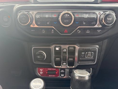 Used 2023 Jeep Wrangler Unlimited Rubicon AWD/4WD image 24