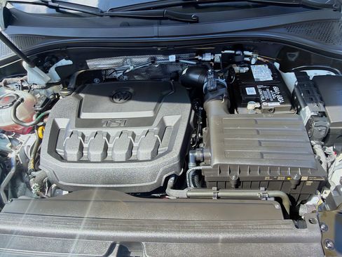 Certified 2023 Volkswagen Tiguan SE R-Line FWD image 35