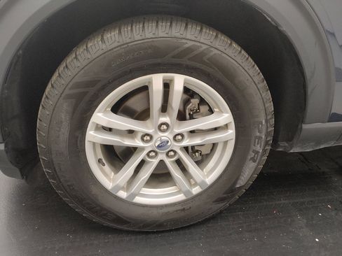 Used 2023 Ford Explorer XLT AWD/4WD image 31