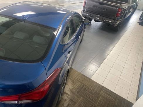 Used 2015 Hyundai Elantra Limited image 5