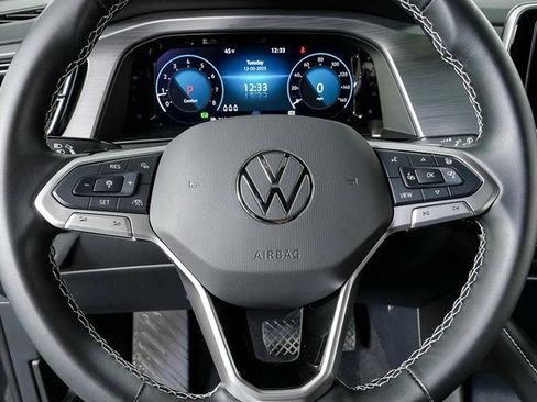 Certified 2025 Volkswagen Atlas Cross Sport SE image 9